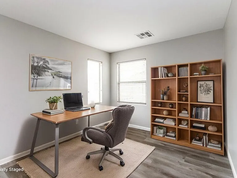2707 E Bart St — Photo 14