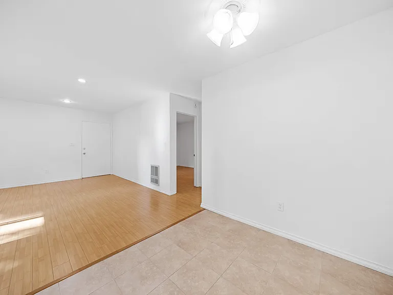 Los Patos Apartments — Photo 22