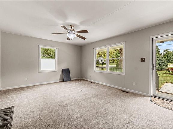 5th image of 804 Raleigh St