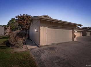 7114 Pebble Park Dr, West Bloomfield, MI 48322