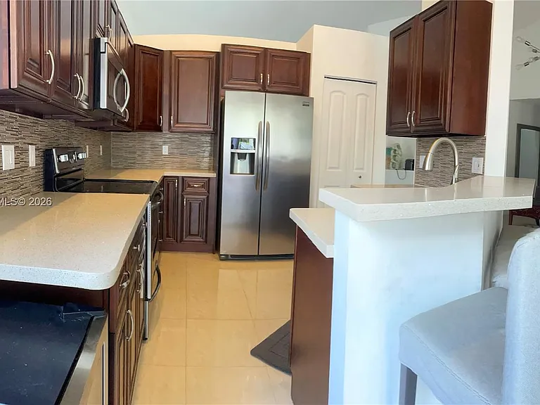 805 Falling Water Rd — Photo 7
