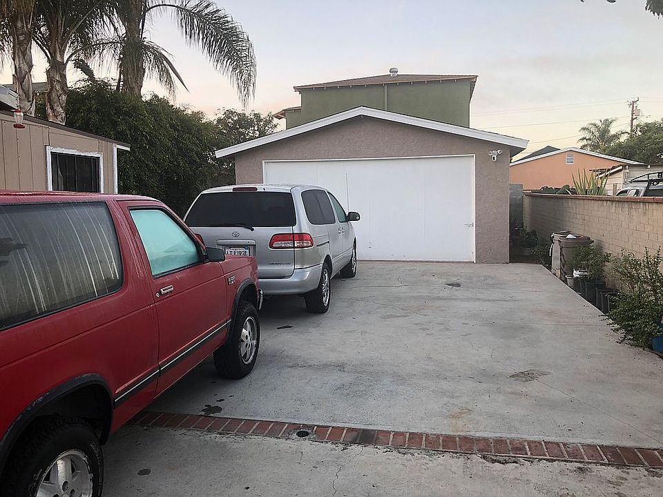 1st image of 3704 W 108th St