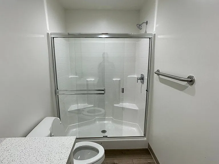 927 W Franklin Ave #B — Photo 10