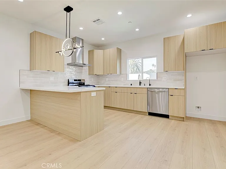2242 N Keystone St — Photo 4