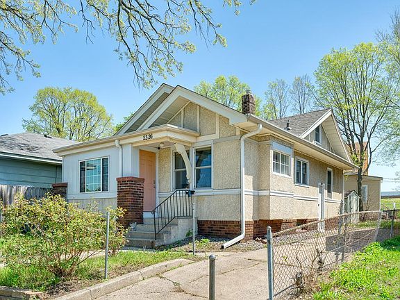 3rd image of 2326 Irving Ave N