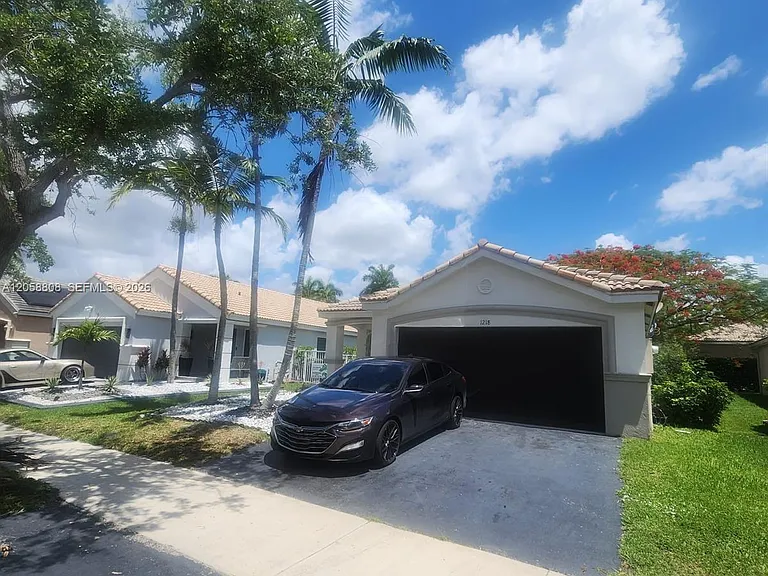 1218 Canary Island Dr — Photo 1