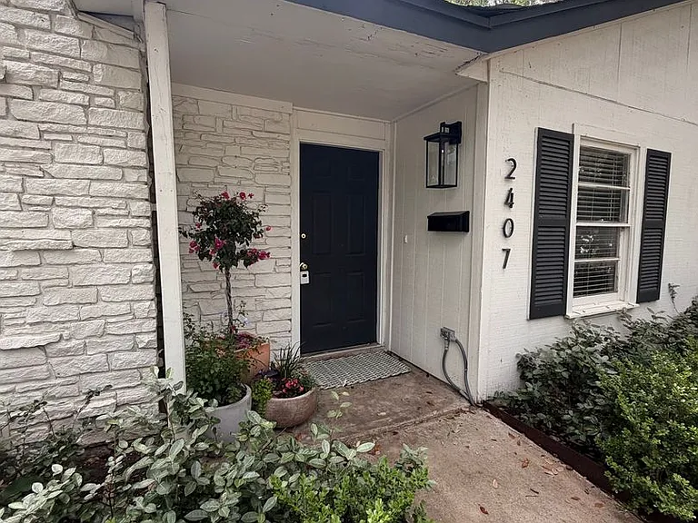 2407A Winsted Ln — Photo 3