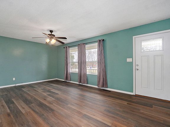 5th image of 300 Bray Drive