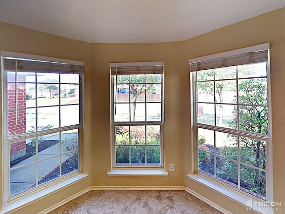 5th image of 626 Diamond Creek Dr