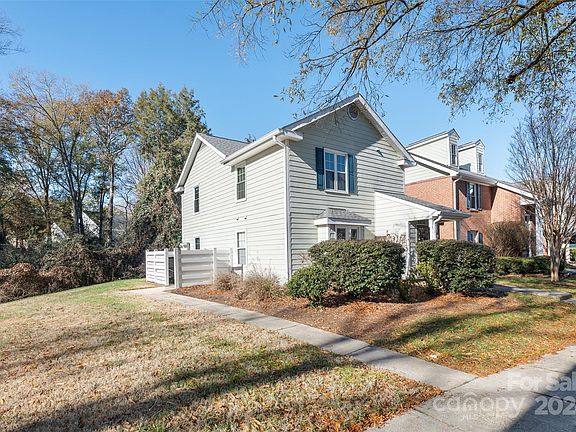 3rd image of 9476 S Vicksburg Park Ct