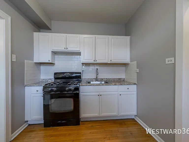 2056 W Arthur Ave #3W — Photo 2