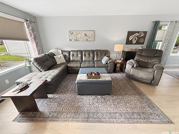 4th image of 625 7th AVENUE NE