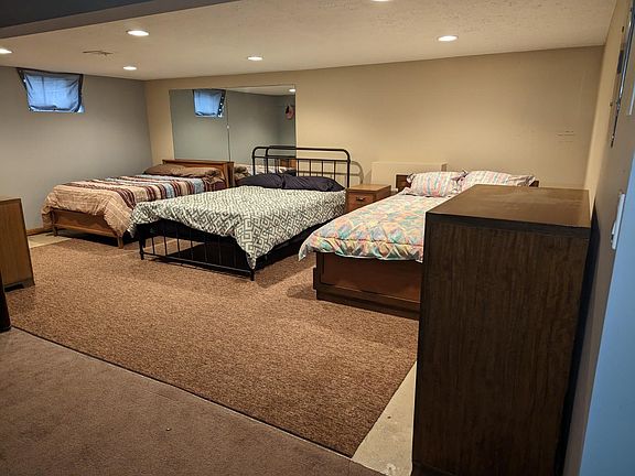 5th image of 725 Simich Dr