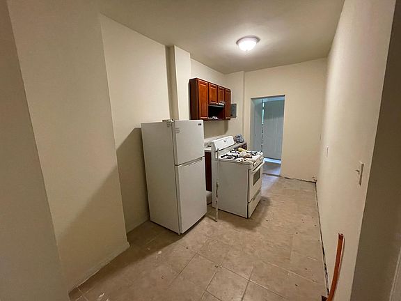 3rd image of 43 Curtis Pl APT 3