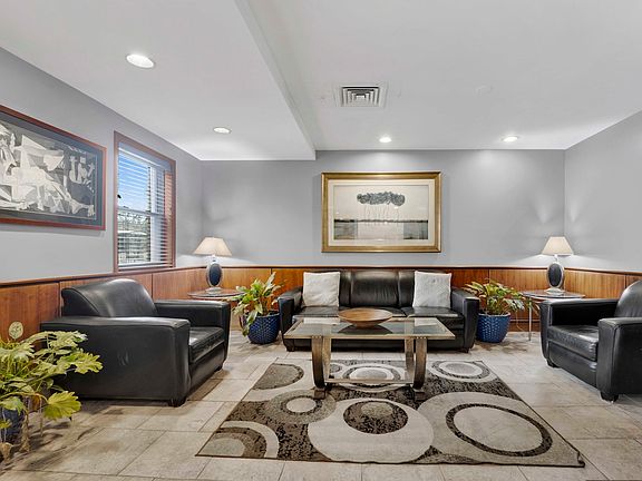 3rd image of 6030 N Sheridan Rd APT 1911