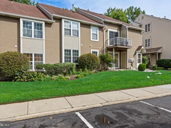 807A Sedgefield Dr, Mount Laurel, NJ 08054