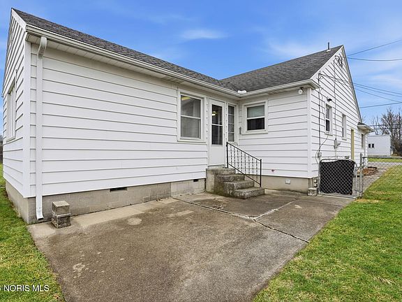 5th image of 215 West St