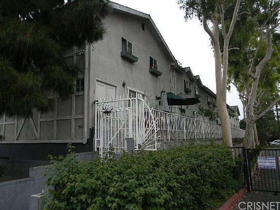 3rd image of 15946 Sherman Way Unit 6