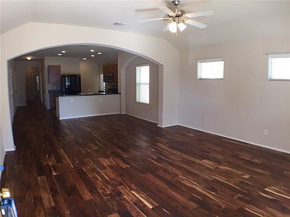 3rd image of 936 Bentwood Trl