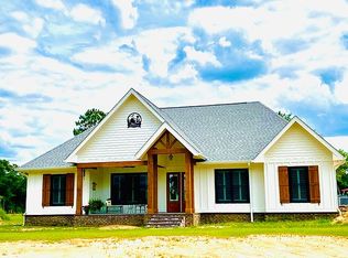 5243 Oak Dr, Marianna, FL 32446
