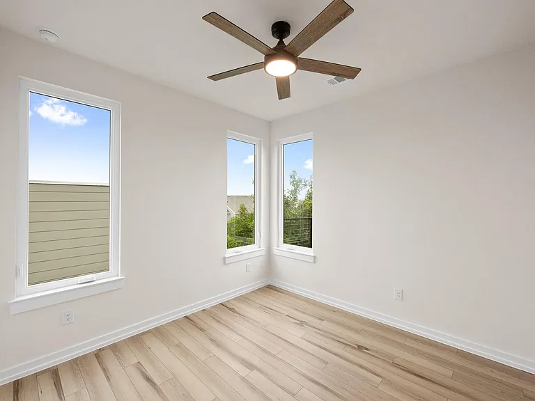 2309 Montopolis Dr #7 — Photo 22