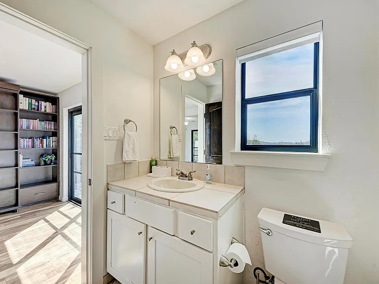 13803 Lake View Dr — Photo 17