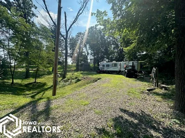 5160 Aurora Dr, Brooklyn, IA 52211