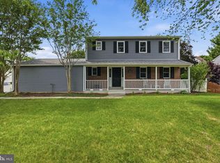 1300 Bayshire Ln, Herndon, VA 20170