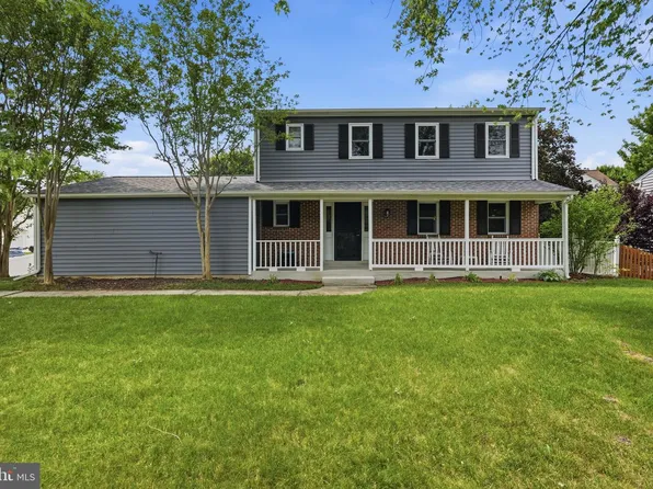 1300 Bayshire Ln, Herndon, VA 20170
