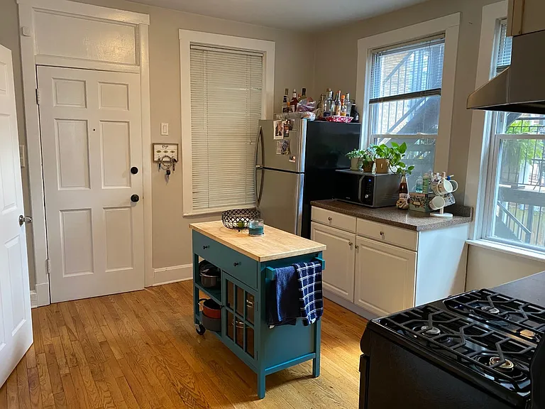 1082 N Marshfield Ave #1R — Photo 5