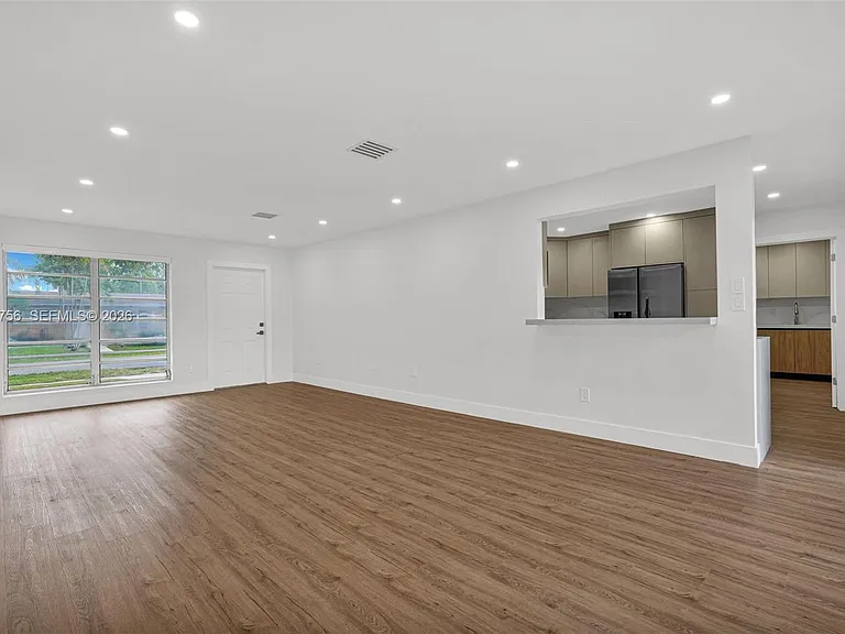 8201 SW 42nd St — Photo 7