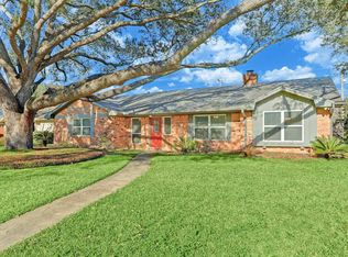 909 Merriman Ct, Friendswood, TX 77546