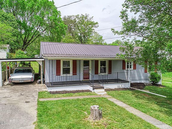 2nd image of 130 Pine St