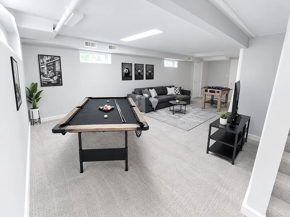 110 W Potomac Ave
