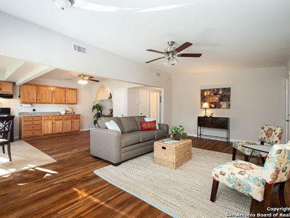 3rd image of 146 Antrim Dr