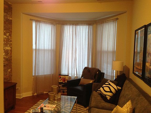 4th image of 850 W Fletcher St #1C