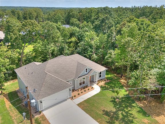 3rd image of 10 Errol Ln