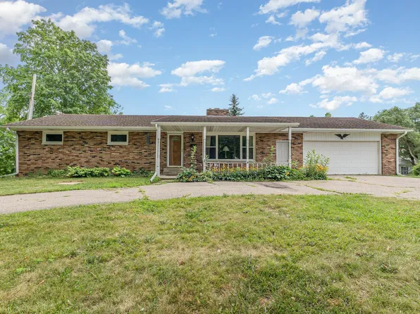 426 College Pl, Saint Louis, MI 48880