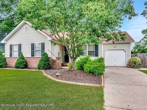 2nd image of 1317 Wellington Avenue