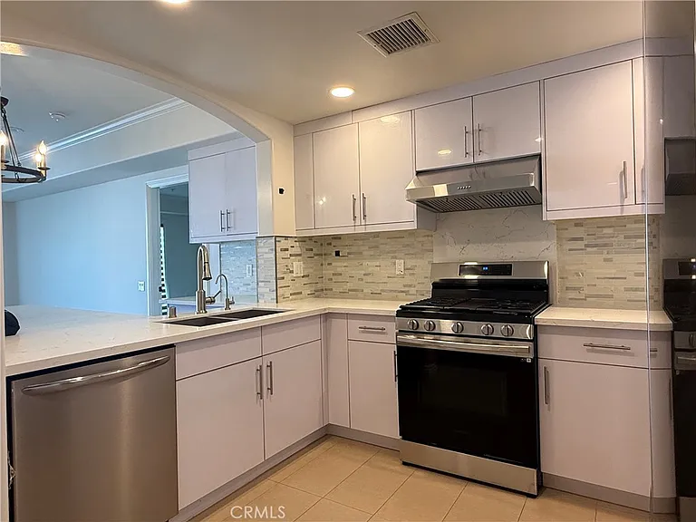1598 Long Beach Blvd #212 — Photo 4