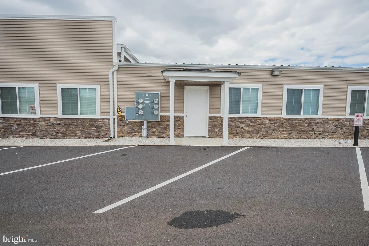 Building Photo - 123 Bateman St #2-206C