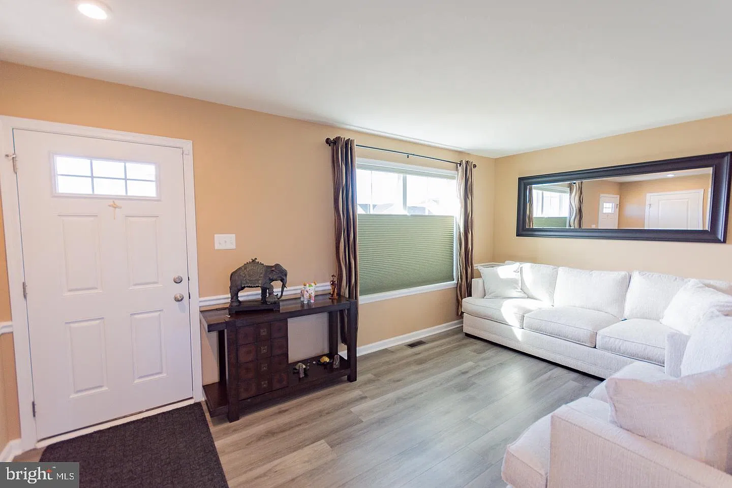 4 bed, 2.5 bath, 2200 sqft, $2,550 — Photo 4
