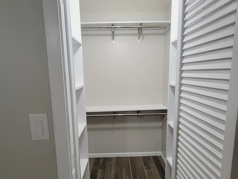 1316 E Woodshire Dr — Photo 26