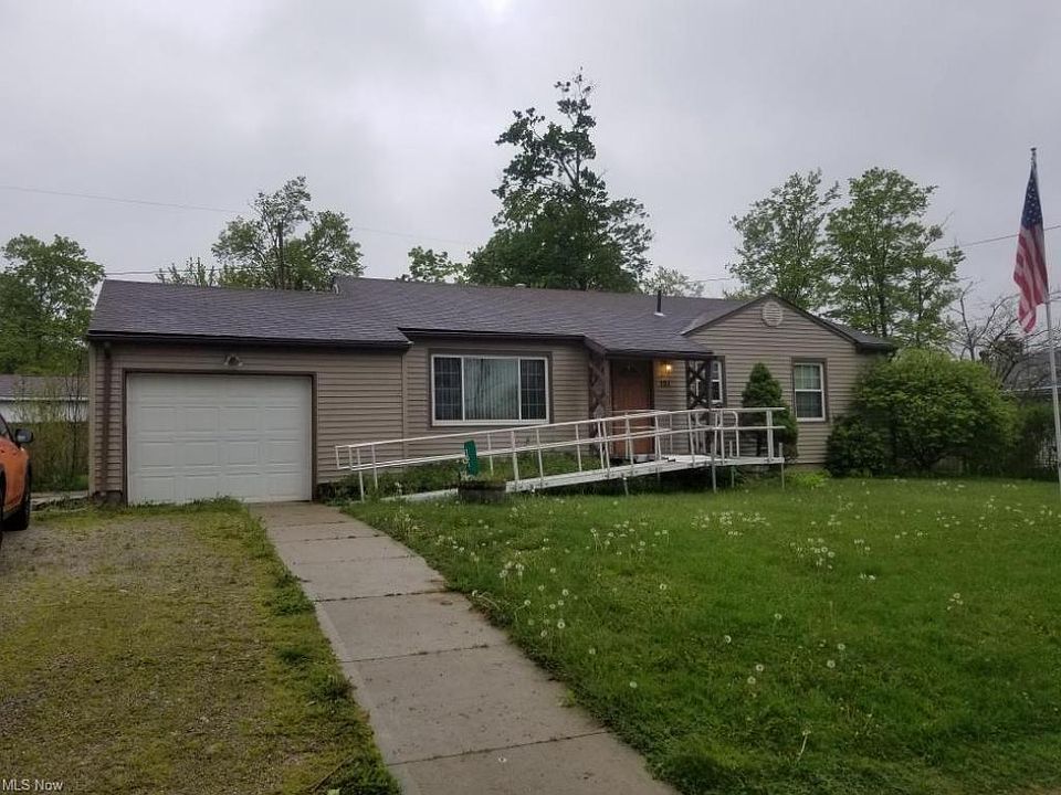 1st image of 151 Brookshore Dr