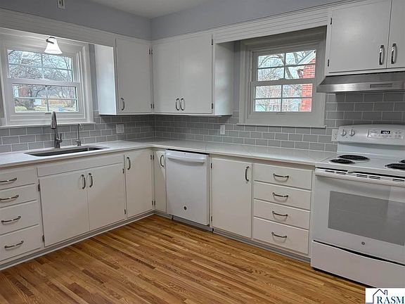 5th image of 510 W 10th St