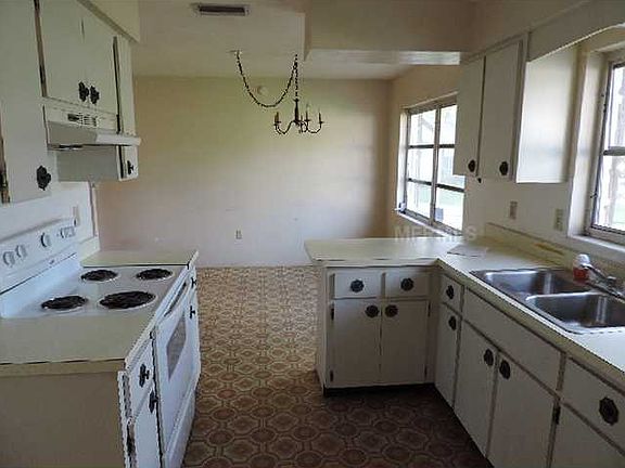 3rd image of 5353 Woodvale Dr
