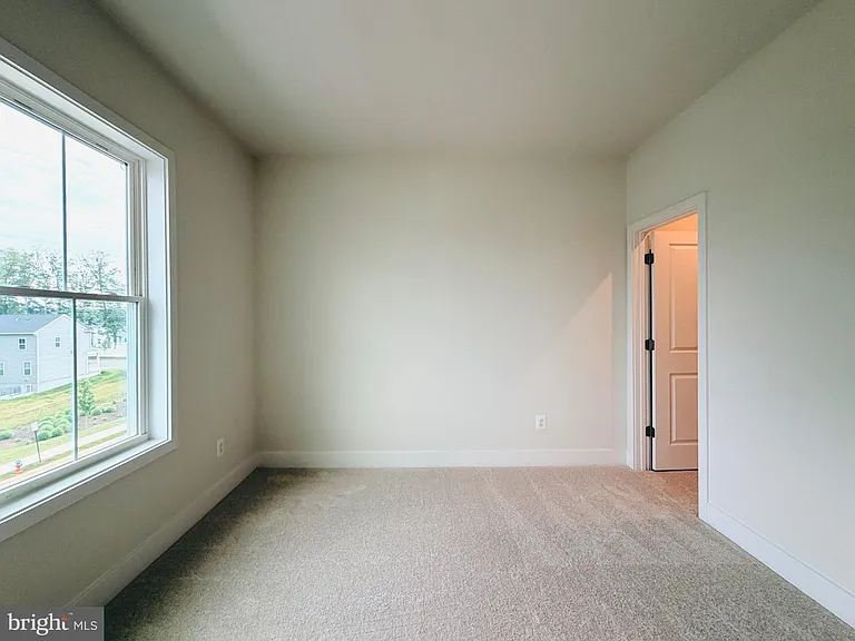 135 Heyford Dr — Photo 32