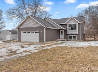 1198 52nd St SW, Wyoming, MI 49509