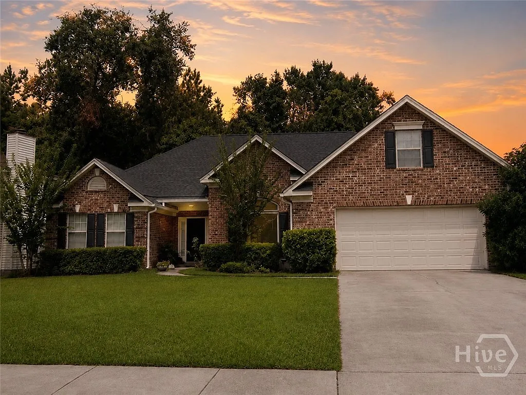 4 bed, 2.0 bath, 2269 sqft, $2,600 — Photo 1