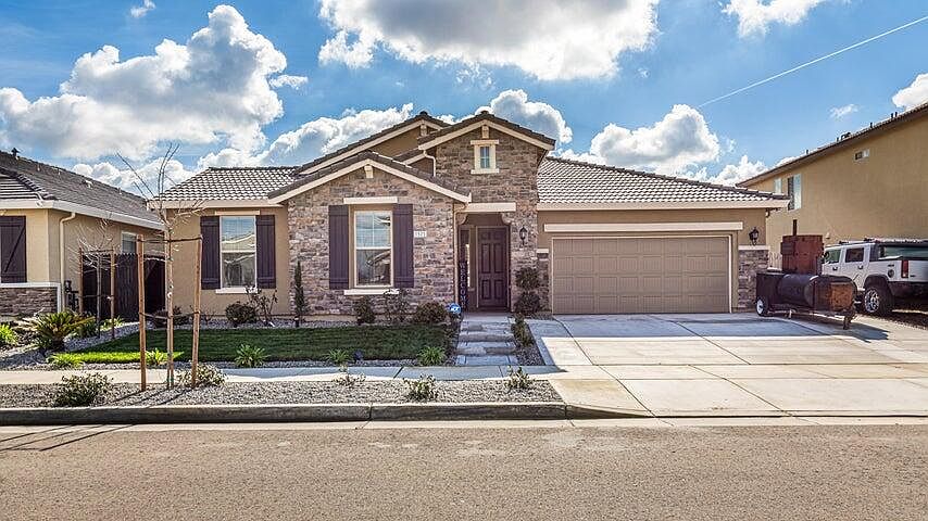 1st image of 1525 W Tyler Court